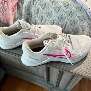 Nike Women's White and Pink Athletic training Shoes 8.5